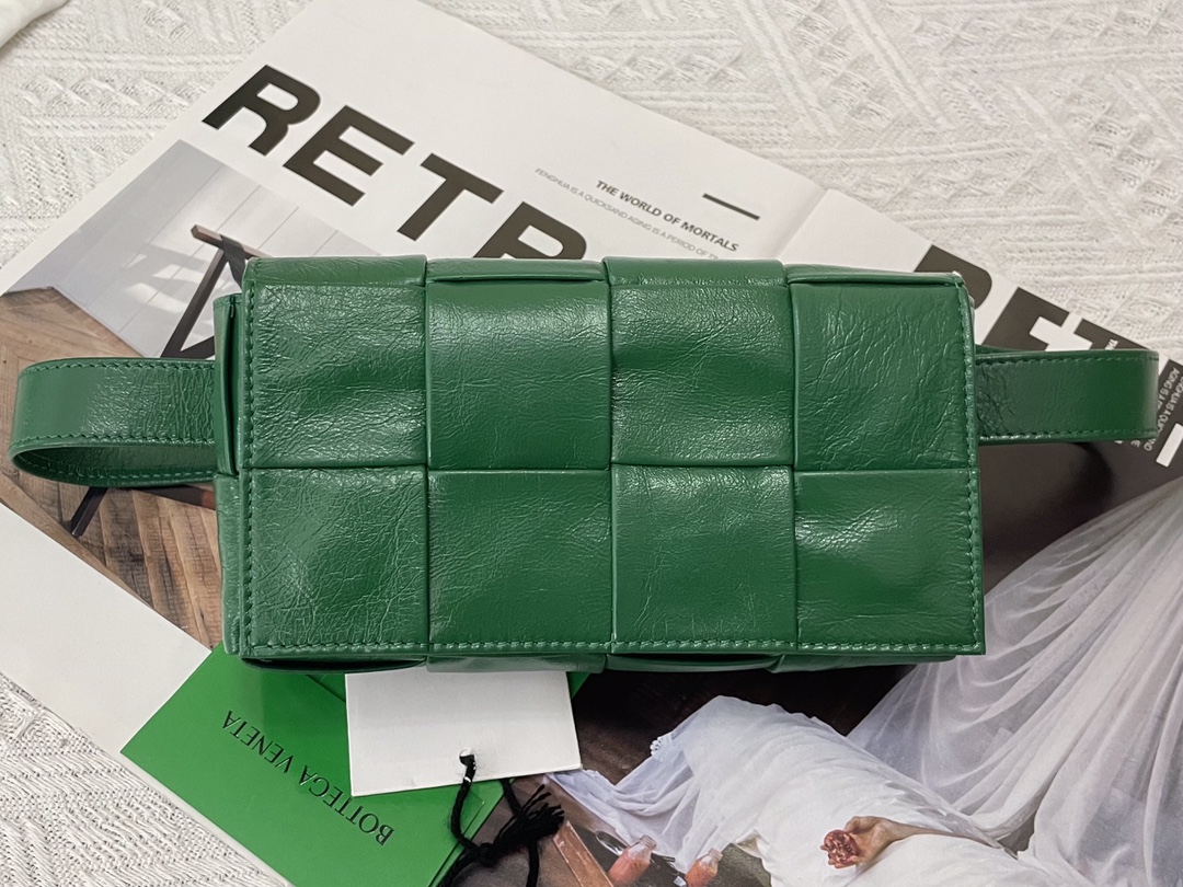 Mini Cassette Intreccio Leather Belt Bag Emerald Green